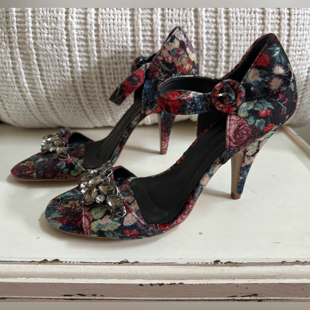 NWOT Anthropologie Raphaella Booz Floral Embellished Women's Heels Sz 10 - Picture 7 of 13